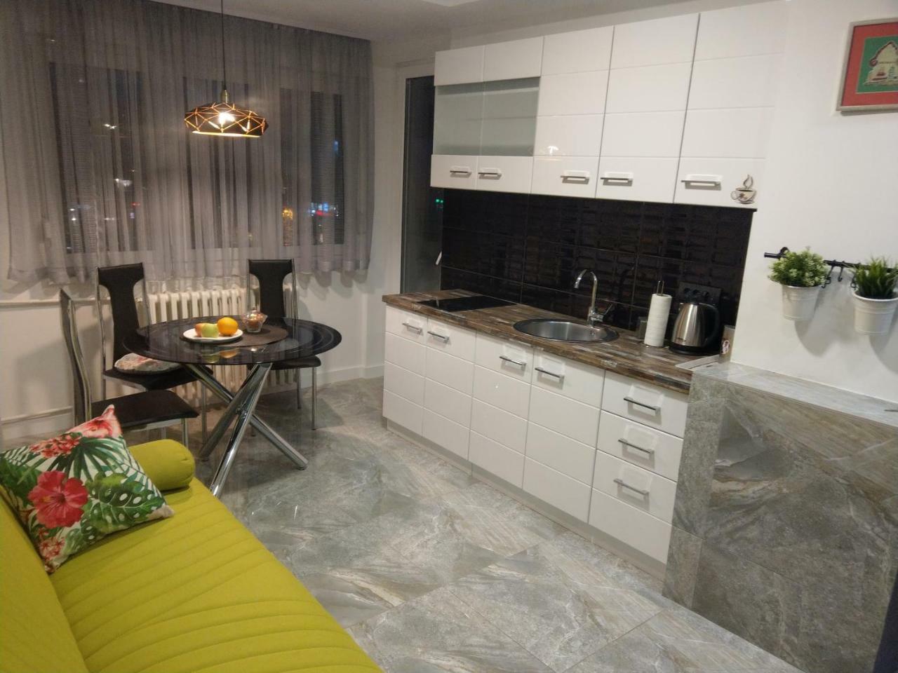 Golden Mirror Apartment Újvidék Kültér fotó