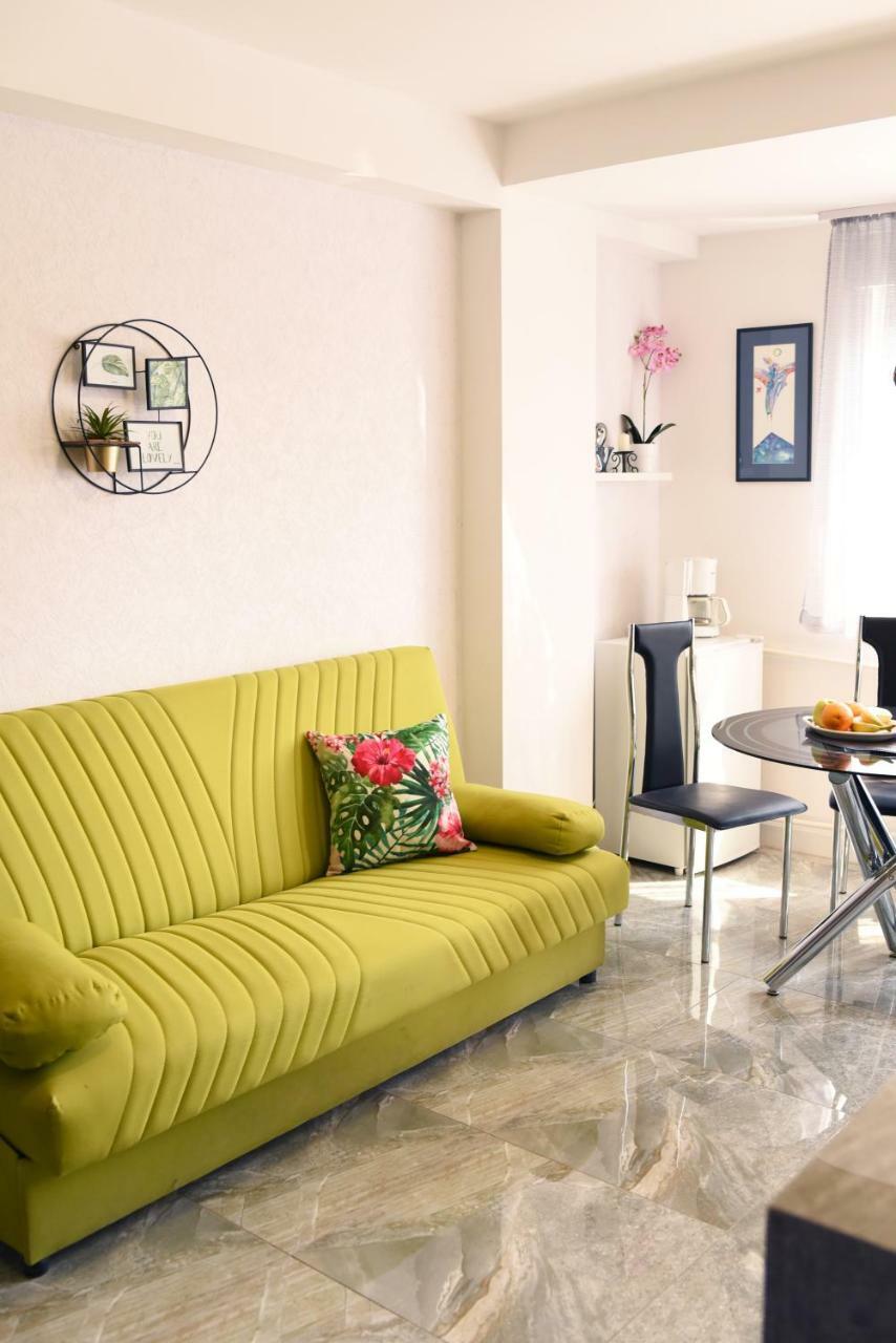 Golden Mirror Apartment Újvidék Kültér fotó