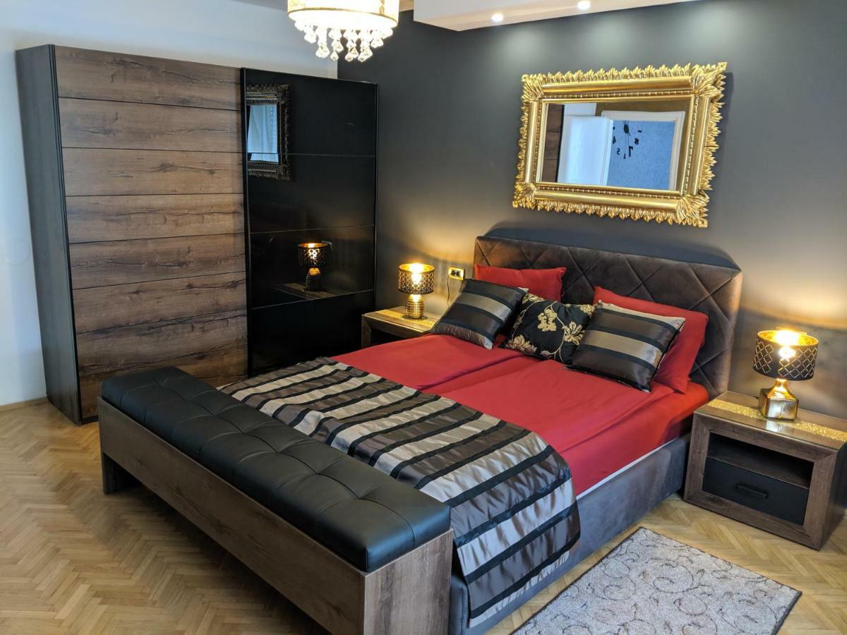 Golden Mirror Apartment Újvidék Kültér fotó